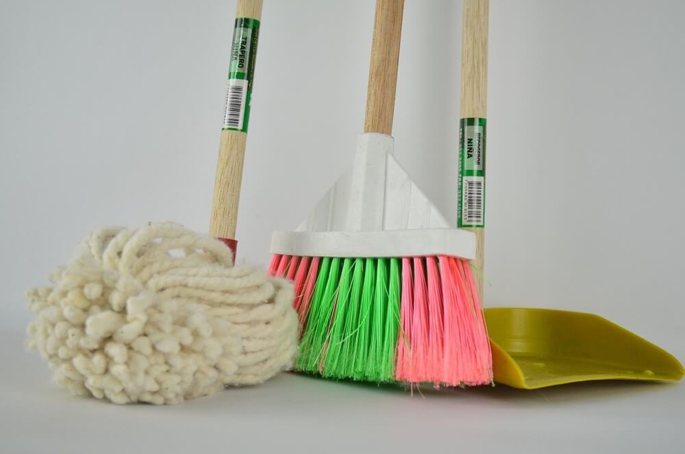 broom and mop comb
